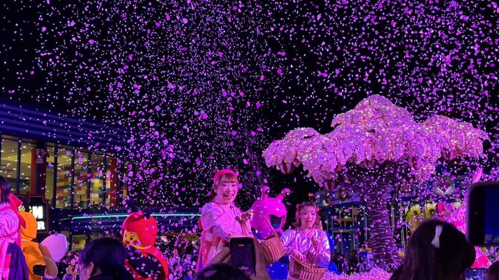 レゴランドさくらナイトのショーで桜吹雪が舞う様子