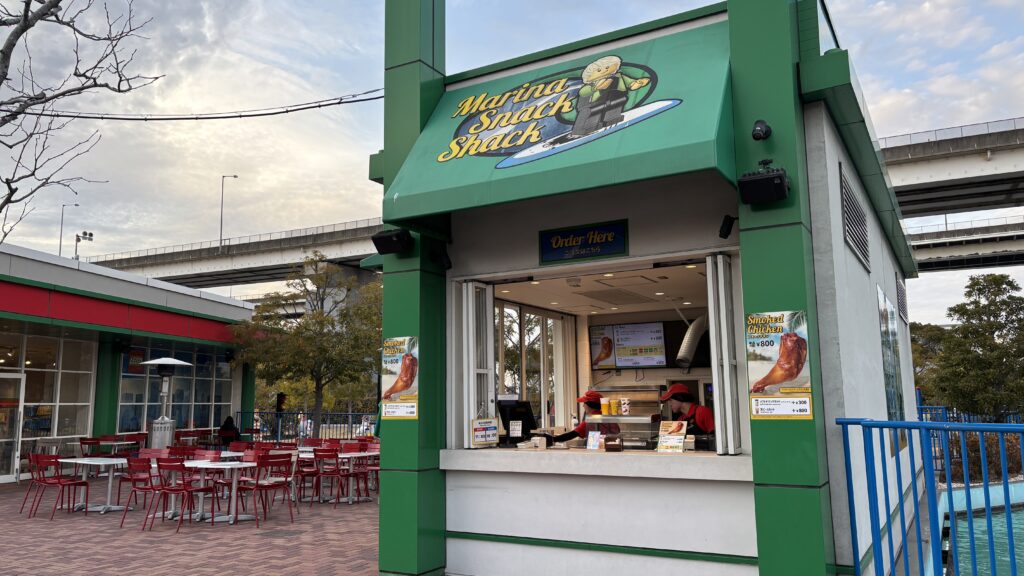 レゴランドのマリーナスナックシャック外観