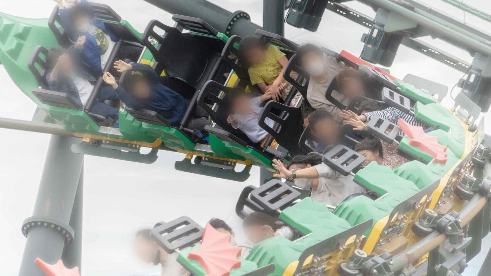 レゴランドで人気のジェットコースター「ザ・ドラゴン」