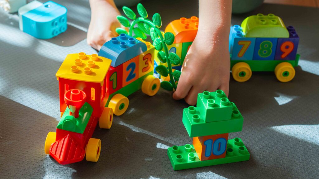 レゴデュプロで遊んでいる様子