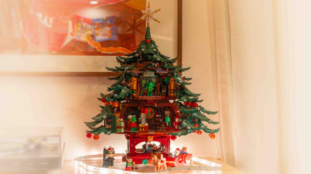 レゴツリーを組み立てた様子