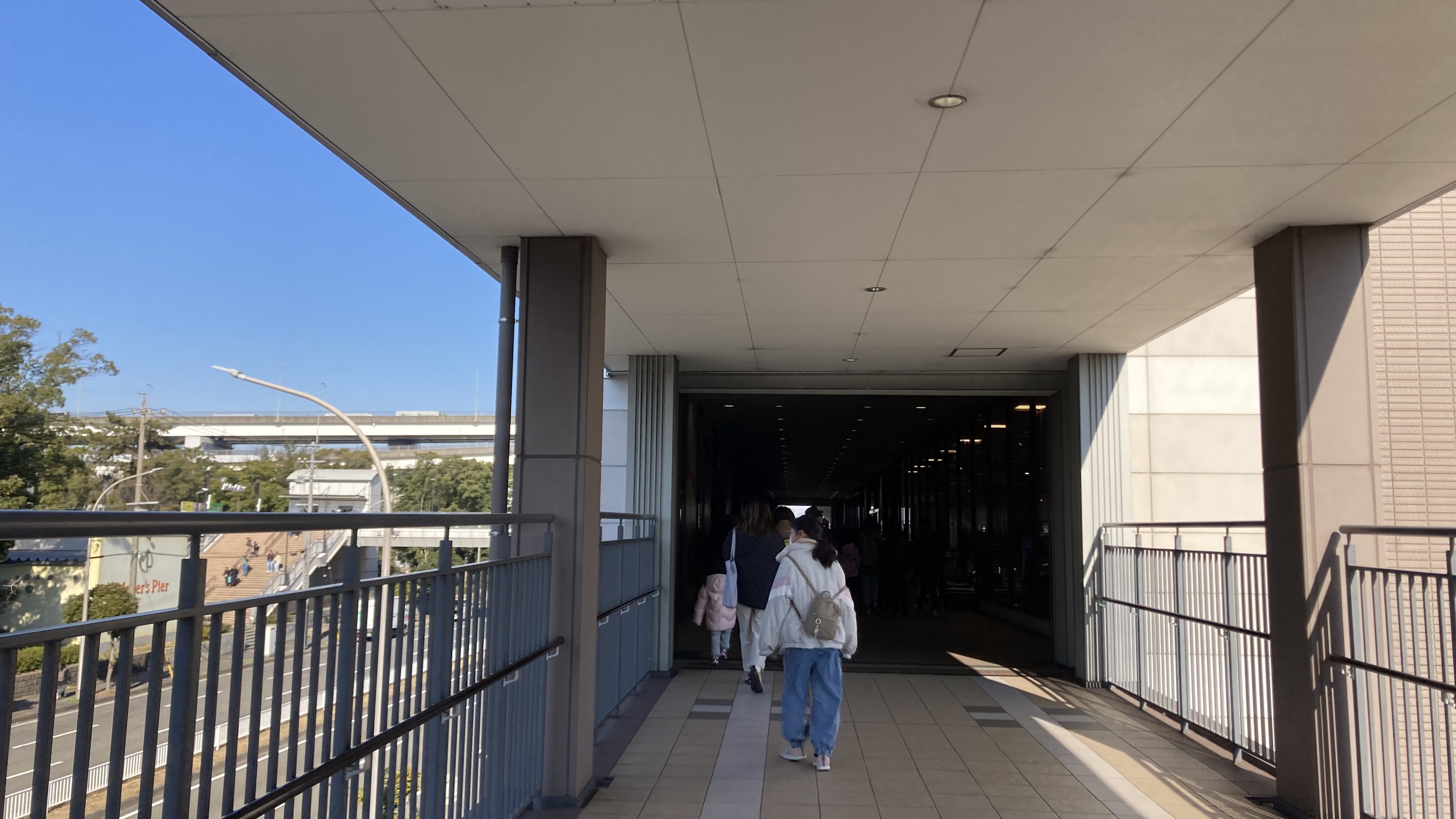 金城ふ頭駅からレゴランドまでの連絡通路
