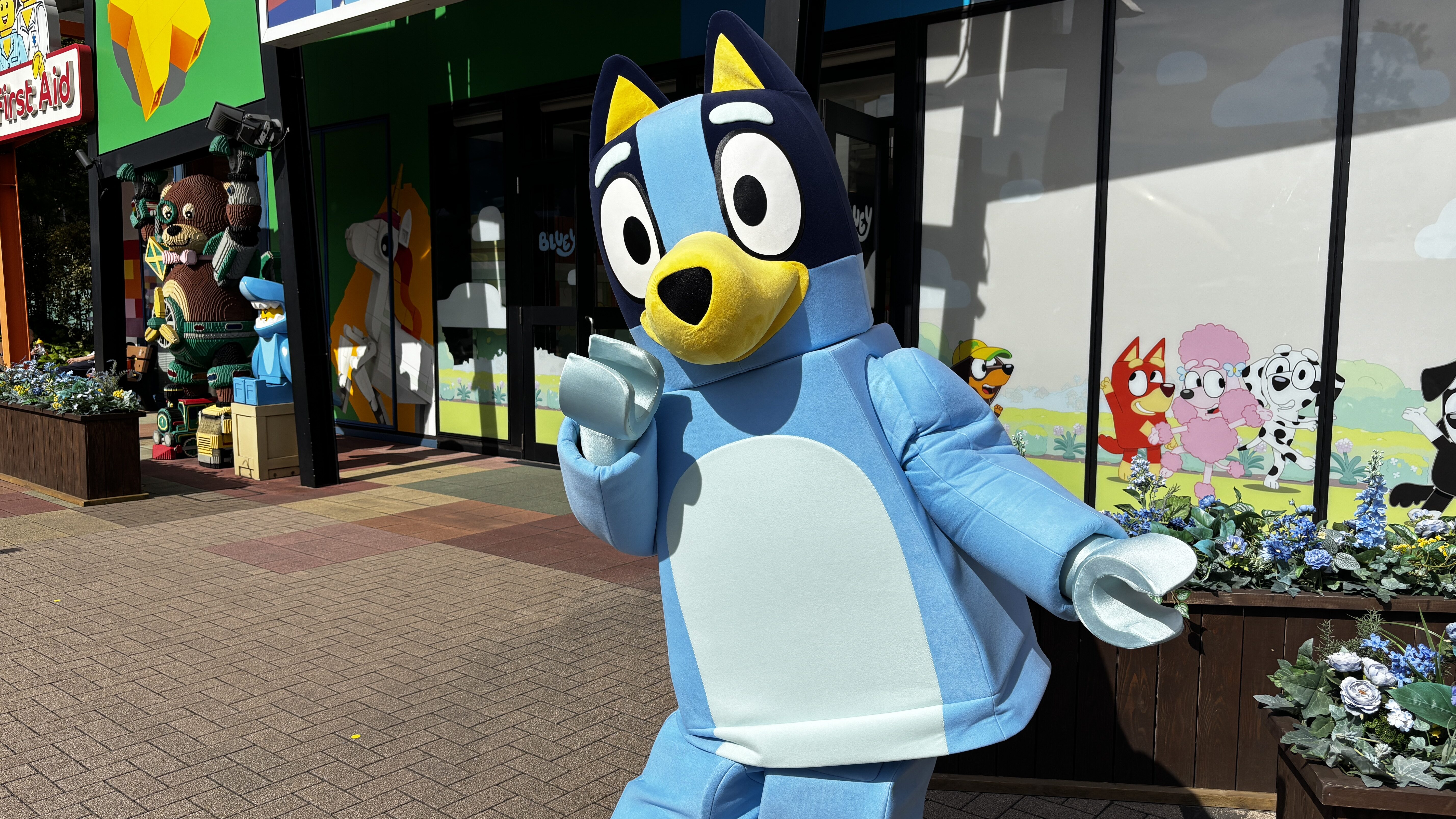 レゴランドでブルーイと写真を撮れるキャラクターグリーティング