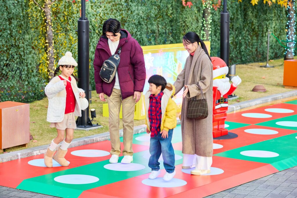昼間のひかりのおとのカラフルな床