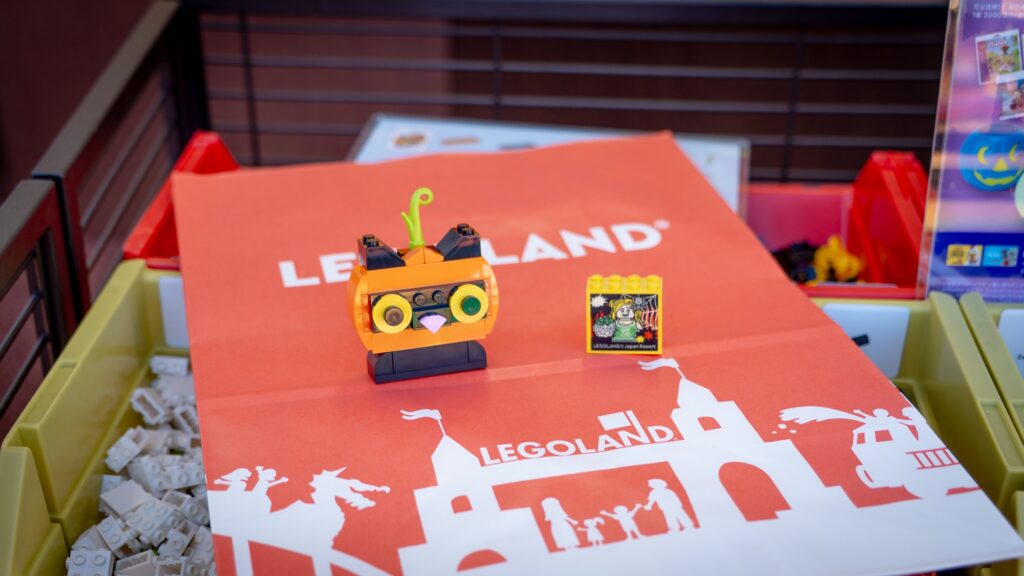 カボチャをかぶった猫のミニビルドと限定ファクトリーブロック